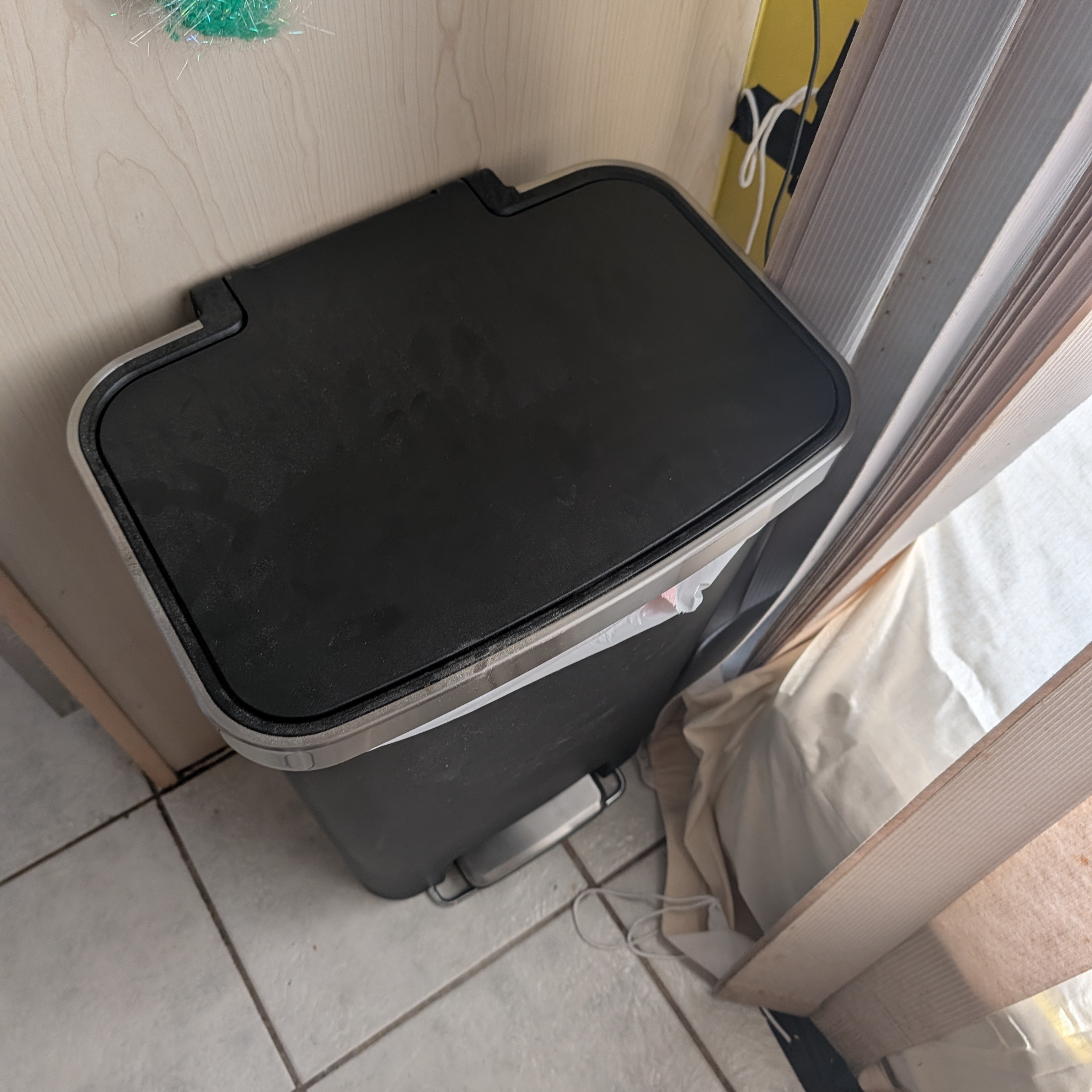 Trash can makes a loud Noise and it sounds like a drum. I think of when I'm bucket drumming a lot, something that was mandatory when I was in elementary school. Sometimes you press the pedal so much to the point you keep doing it just for the fun of it.<br><audio controls src='Noises/Trash can opening.m4a'></audio>